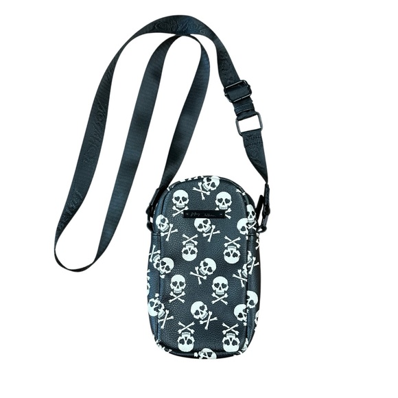 Betsey Johnson Handbags - Betsey Johnson skull and crossbones black white crossbody bag